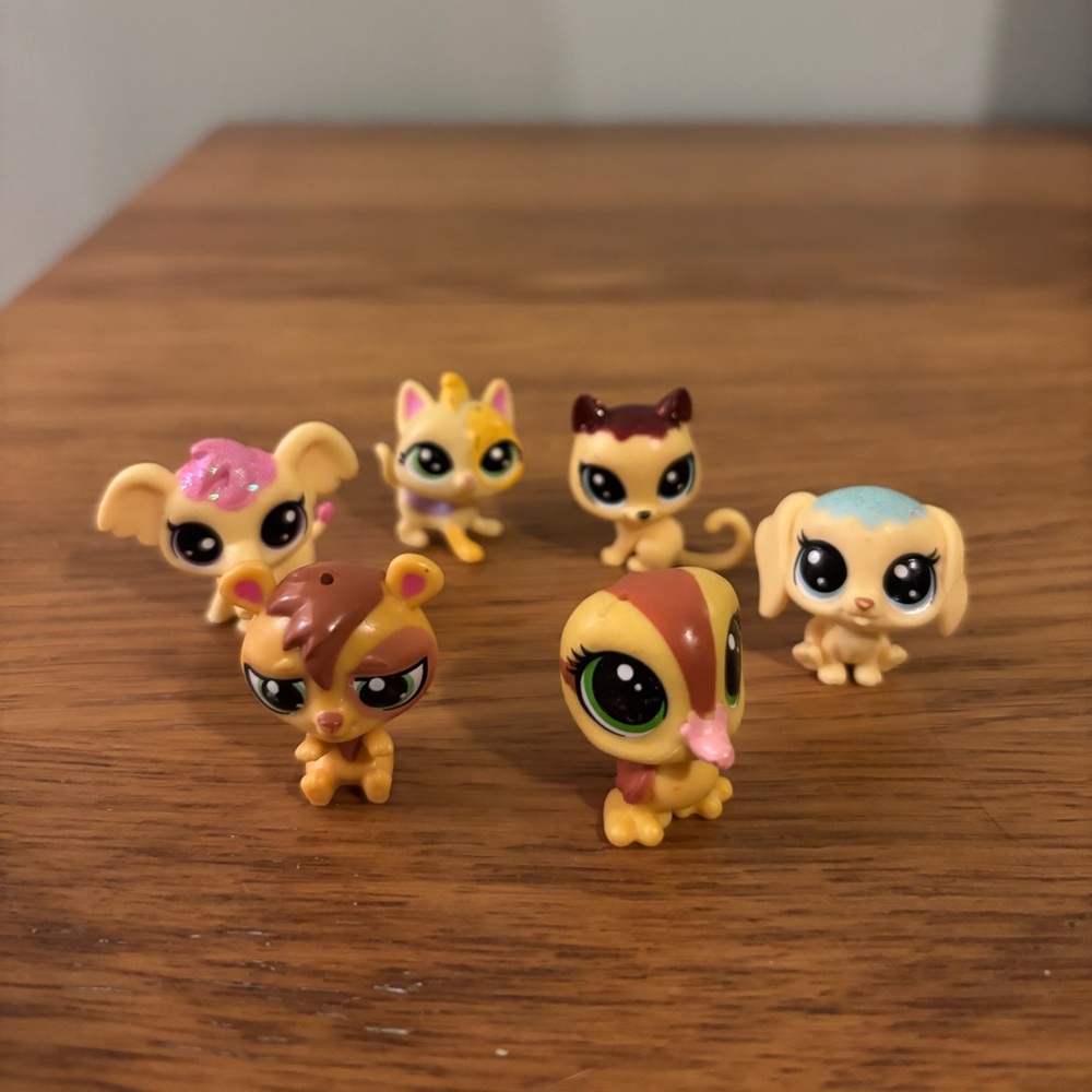 Littlest Pet Shop Adorable Mini Figurines Bundle of 6